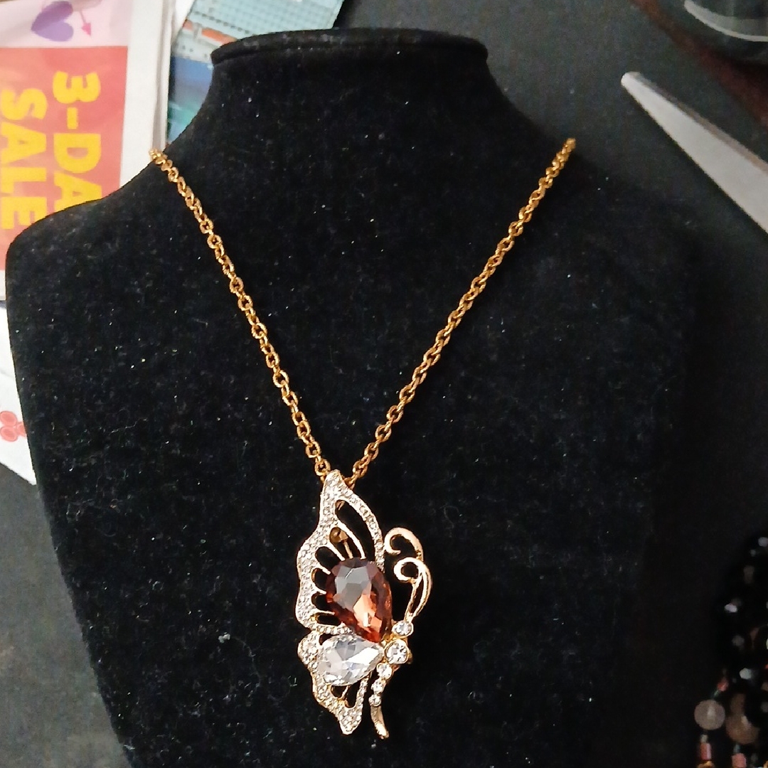 Elegant Gold Tone Butterfly Pendant/ Brooch Necklace